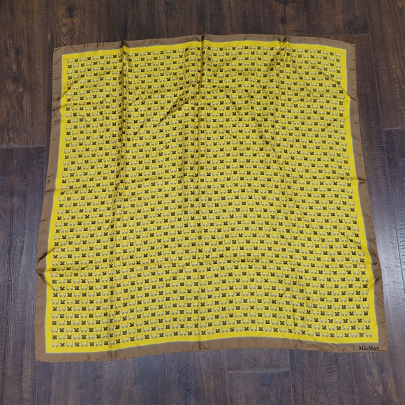 Max Mara Alpaca Llama silk scarf size 35”x 35” - Picture 3 of 7